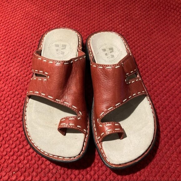 MERRELL Sz  6 Leather Tan Brown Stitch Embellishment Comfort Slip On Shoes - Picture 2 of 7